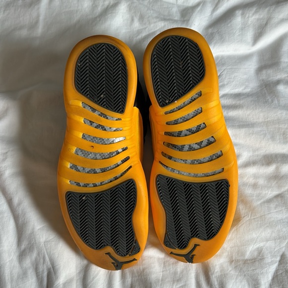 Air Jordan 12 Retro Mens Size 11.5. Black and university gold and black - Picture 4 of 7